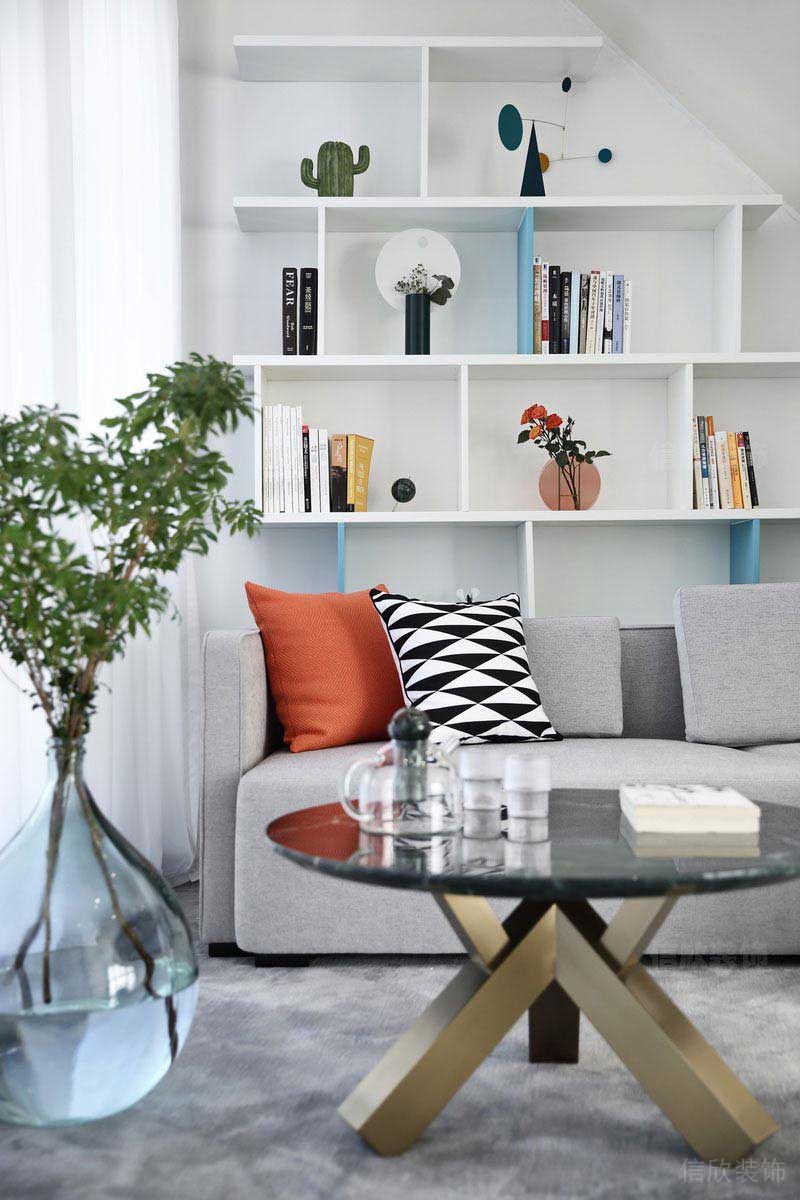 三角形空間的簡(jiǎn)易書(shū)柜設(shè)計(jì)方案