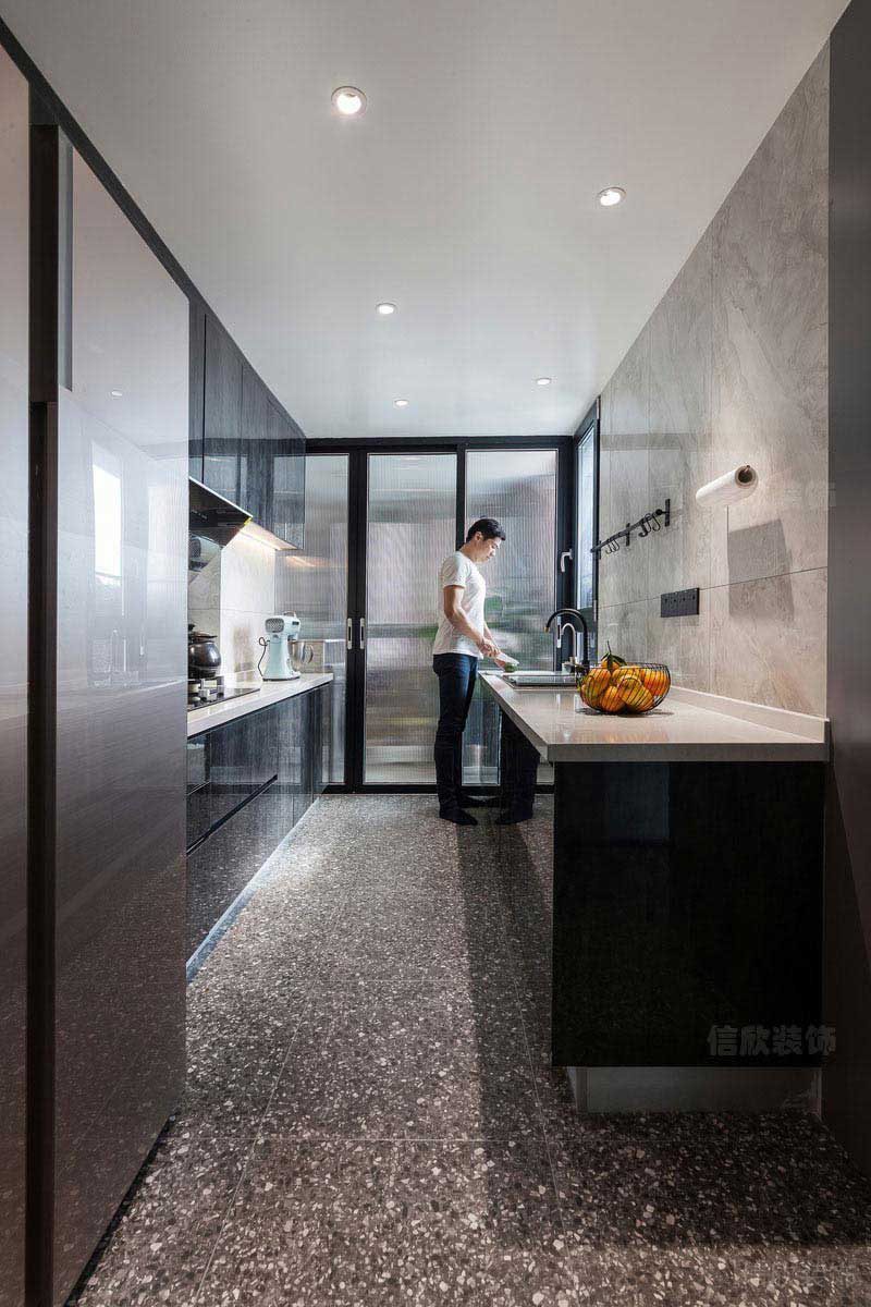 現(xiàn)代廚房黑白灰裝飾效果圖