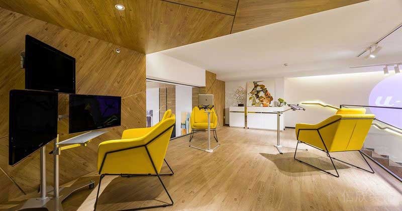 現(xiàn)代風格辦公室辦公區(qū)檸檬黃辦公椅