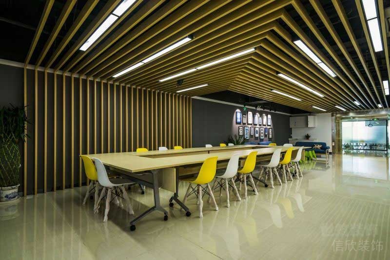 現(xiàn)代風(fēng)格辦公室開(kāi)放式討論區(qū)