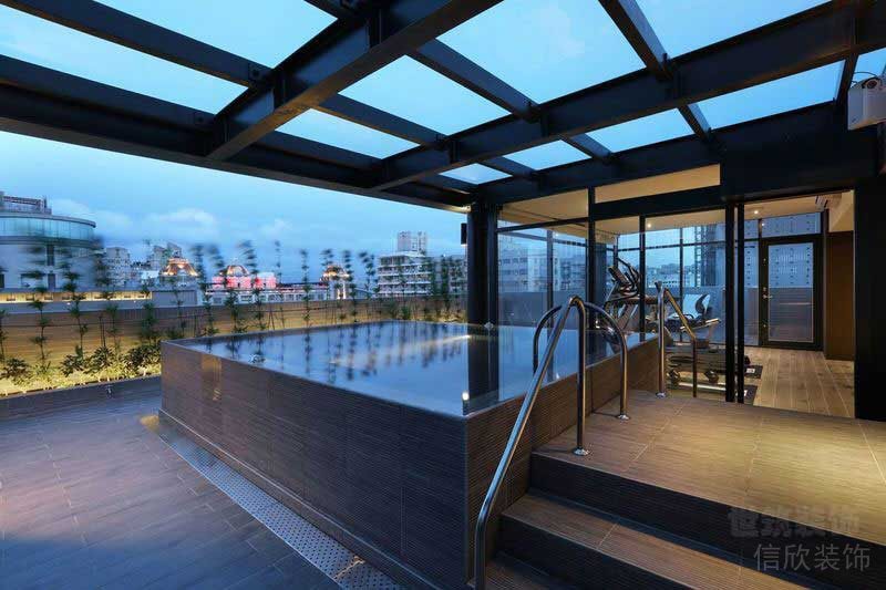 現(xiàn)代風(fēng)格豪華別墅露天水療按摩池