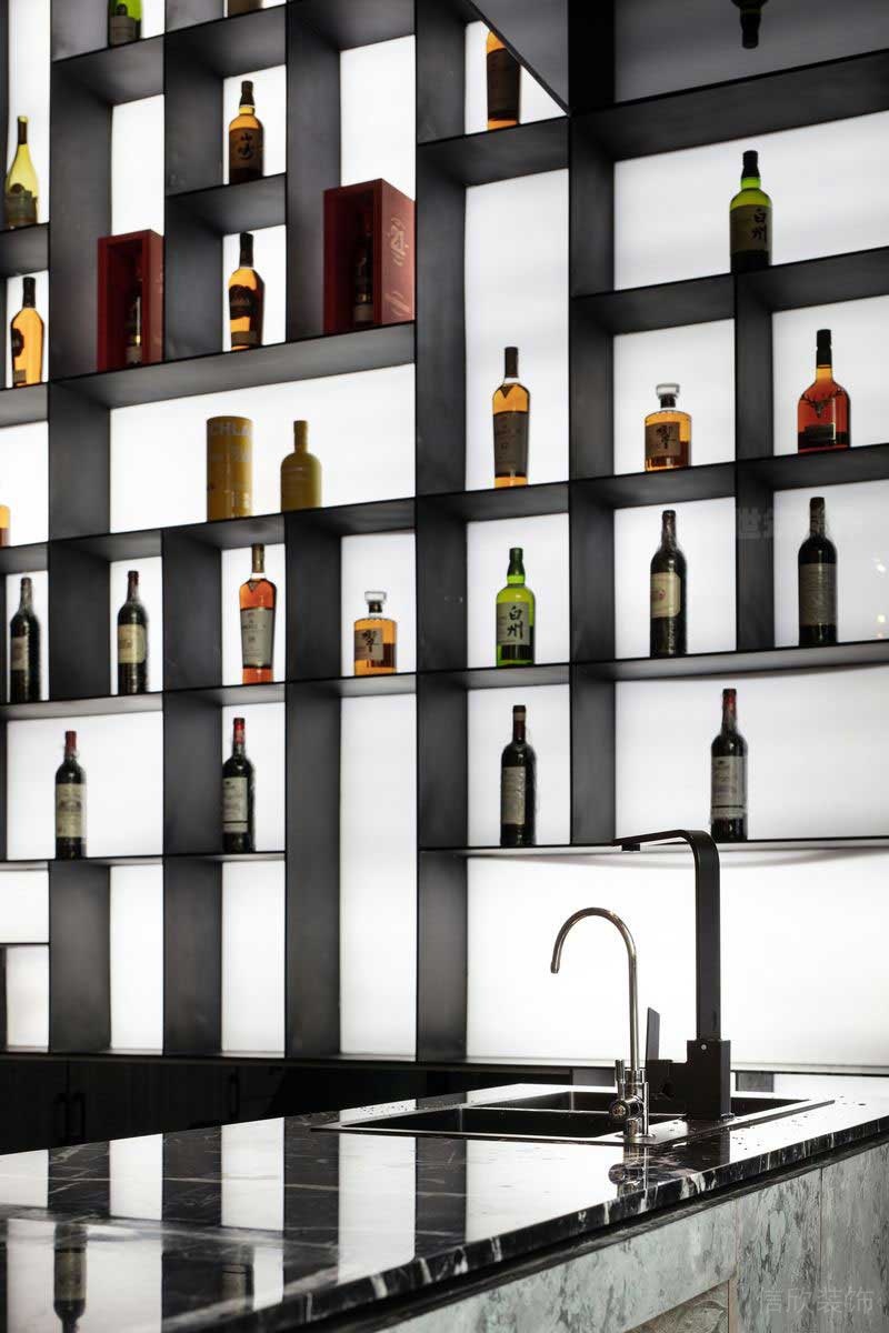 現(xiàn)代風(fēng)格酒吧定制酒柜