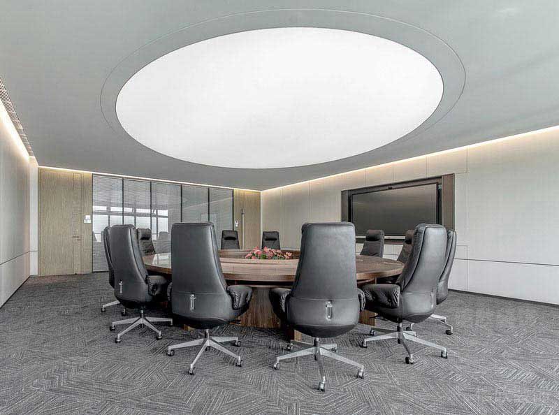 現(xiàn)代簡約風辦公室圓桌會議區(qū)