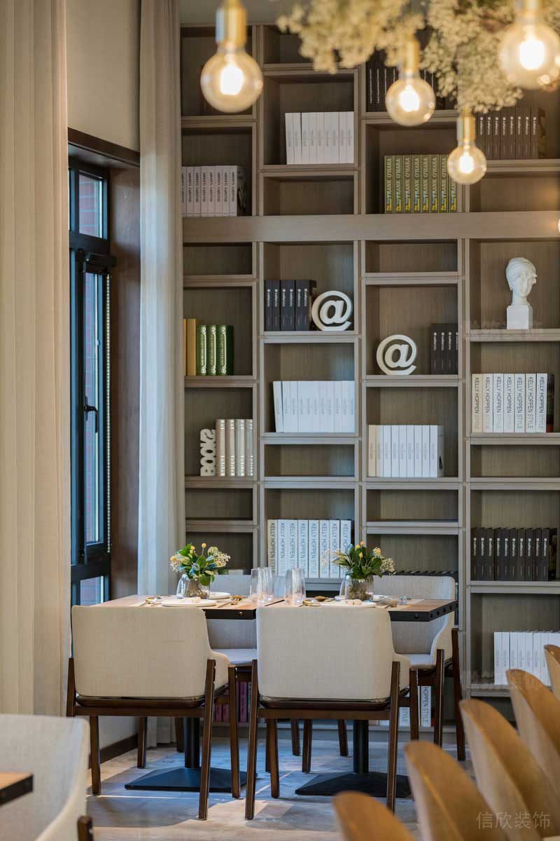 現(xiàn)代簡(jiǎn)約風(fēng)別墅空間餐廳