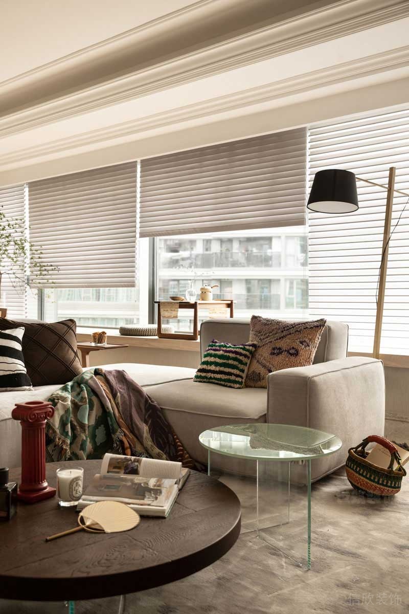 現(xiàn)代簡約風格家庭客廳米色沙發(fā)