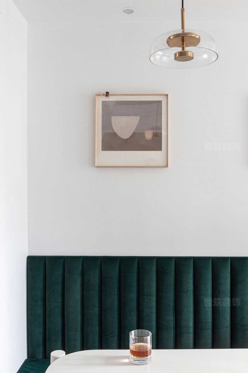 現(xiàn)代輕奢風(fēng)家居客房睡床實(shí)景圖