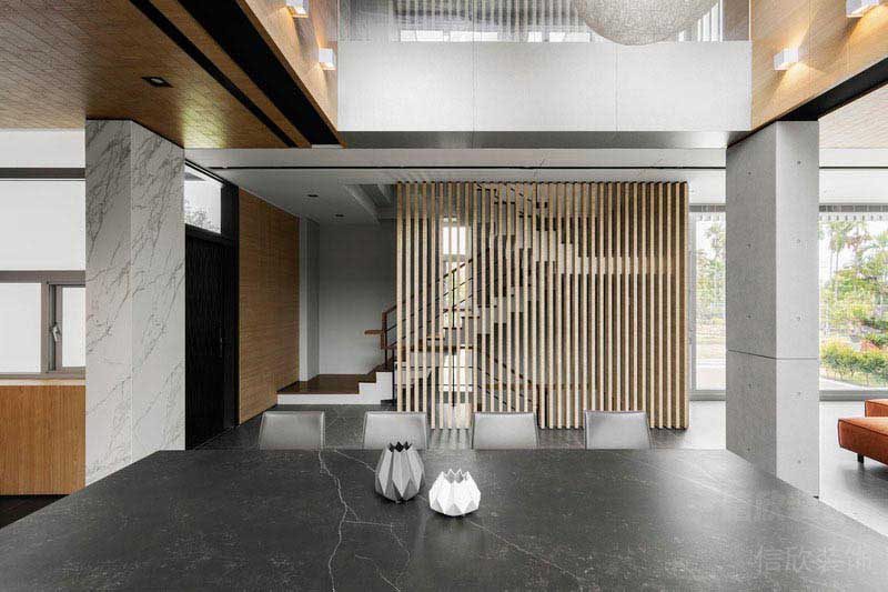 現(xiàn)代原木風辦公空間樓梯間