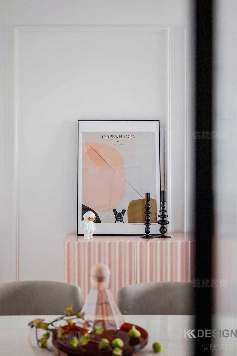 新房美式風(fēng)白色護墻板粉色系餐邊柜效果圖