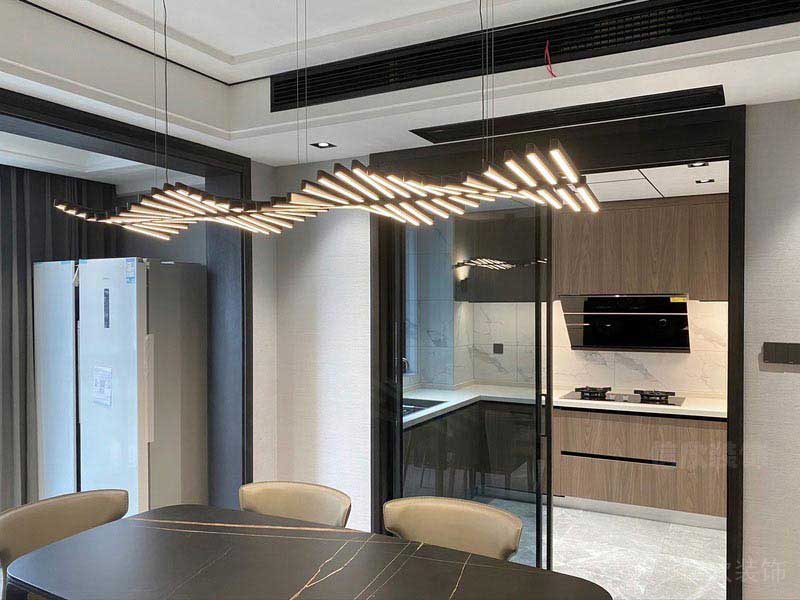 新居現(xiàn)代簡約風餐廳效果圖(新居現(xiàn)代輕奢風客廳效果圖)