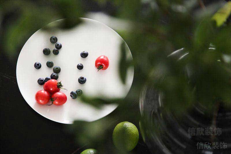 新居現(xiàn)代簡約風(fēng)餐桌水果餐盤效果圖