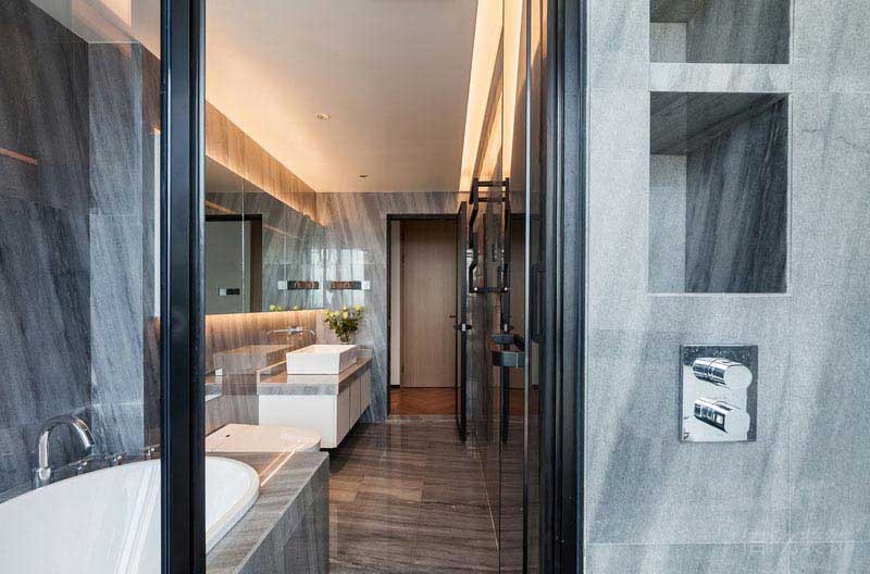 新居現(xiàn)代簡(jiǎn)約風(fēng)浴室效果圖(1)