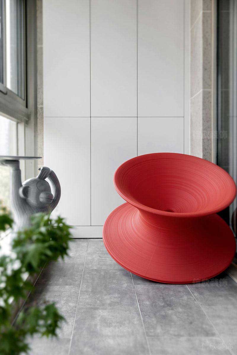 新居現(xiàn)代簡約風(fēng)陽臺藝術(shù)擺件效果圖