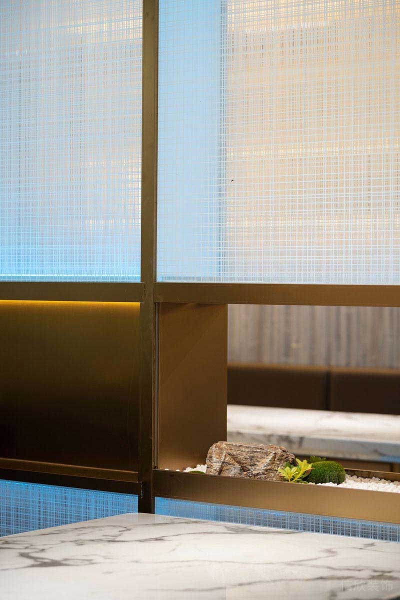 新居現(xiàn)代輕奢風(fēng)金屬背景墻效果圖