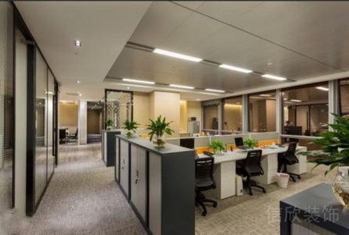 員工工作區(qū)域辦公室裝修簡(jiǎn)約黑白色調(diào)效果