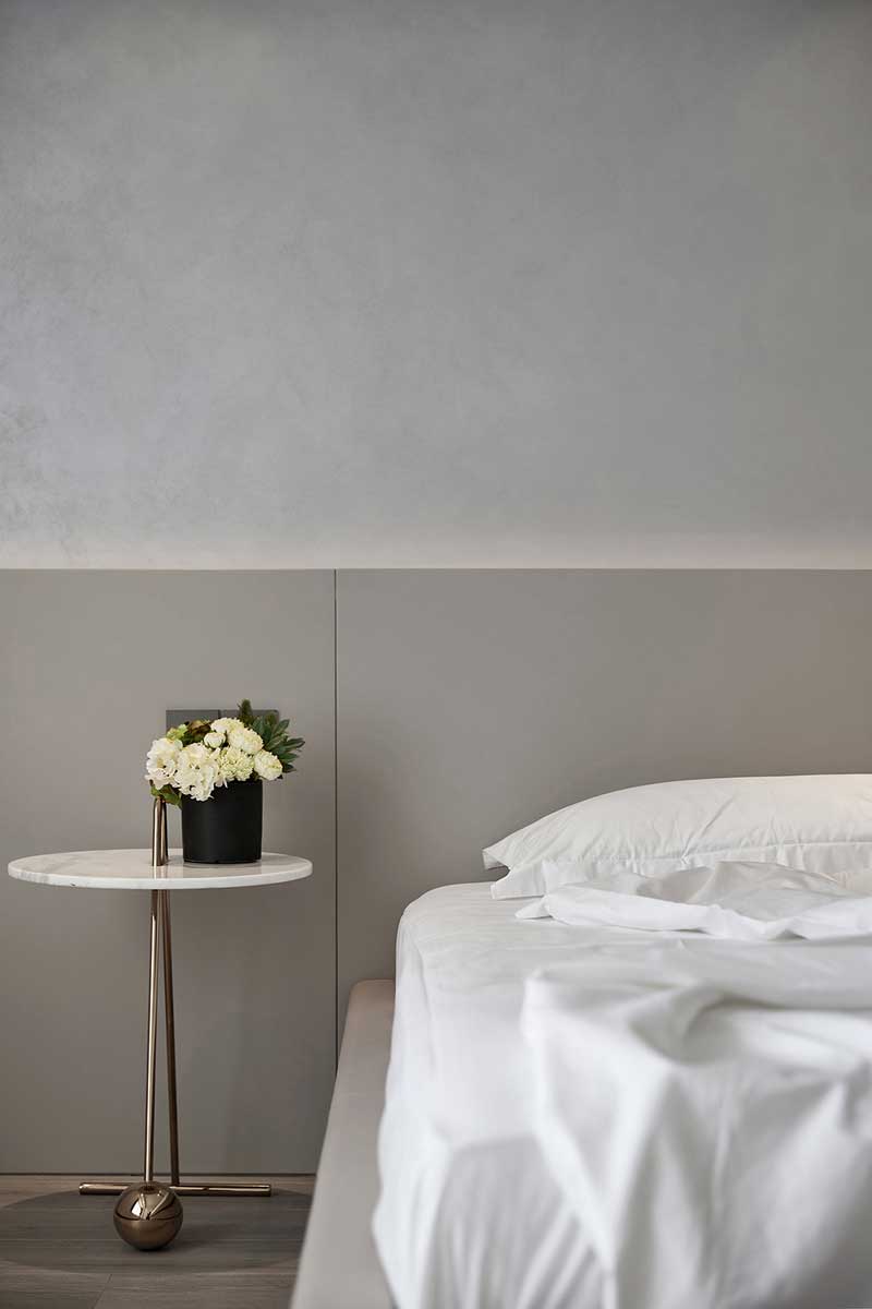 深圳龍崗區(qū)灰白色簡約風(fēng)格家居裝修效果圖主臥圓幾