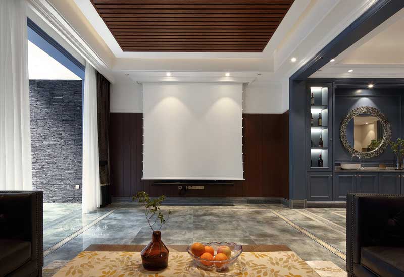 品茗區(qū)的另一邊則是觀影娛樂的地方，休息之余，可以和家人朋友一起觀影唱歌，增進感情。