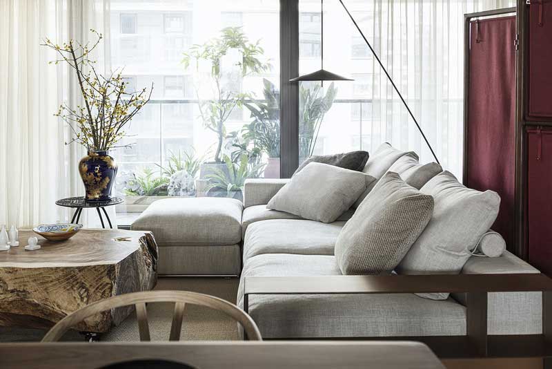 意大利傳承百年工藝與制造經(jīng)驗(yàn)的Flexform沙發(fā)提供了極致舒適的坐臥感，滿足暢談休閑的聚會(huì)時(shí)刻與沉醉自適的獨(dú)享時(shí)光。