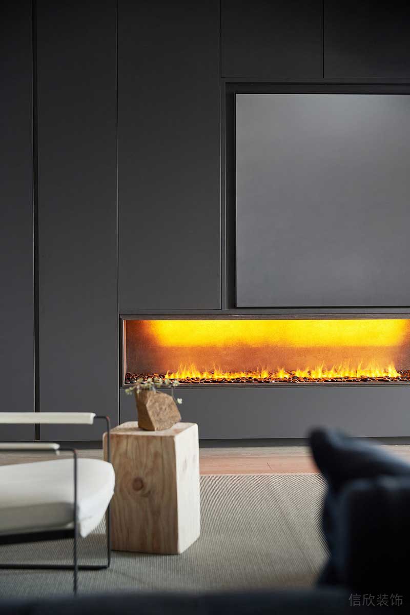 深圳龍崗區(qū)黑白灰極簡(jiǎn)風(fēng)家居裝修竣工實(shí)景圖壁爐