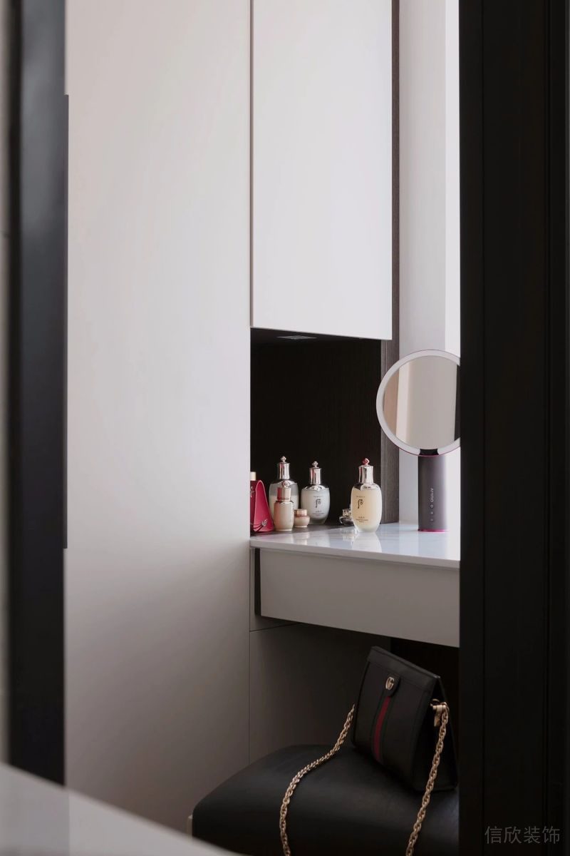 深圳福田區(qū)筆架山極簡(jiǎn)風(fēng)新房裝修設(shè)計(jì)案例梳妝臺(tái)