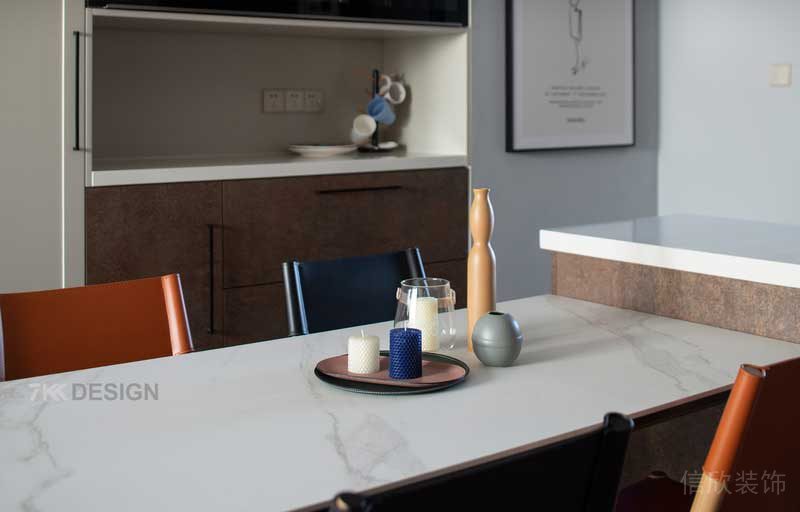 深圳福田區(qū)現(xiàn)代風格小戶型精裝修餐桌擺件