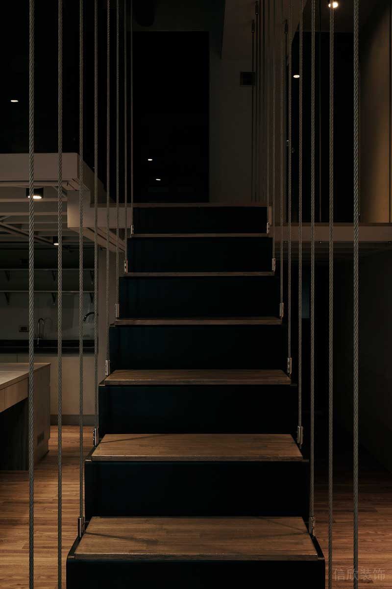 深圳寶安區(qū)工業(yè)風辦公室裝修樓梯攔河
