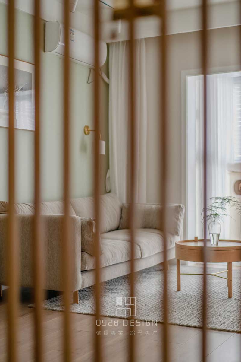 木格柵的朦朧文藝質(zhì)感。