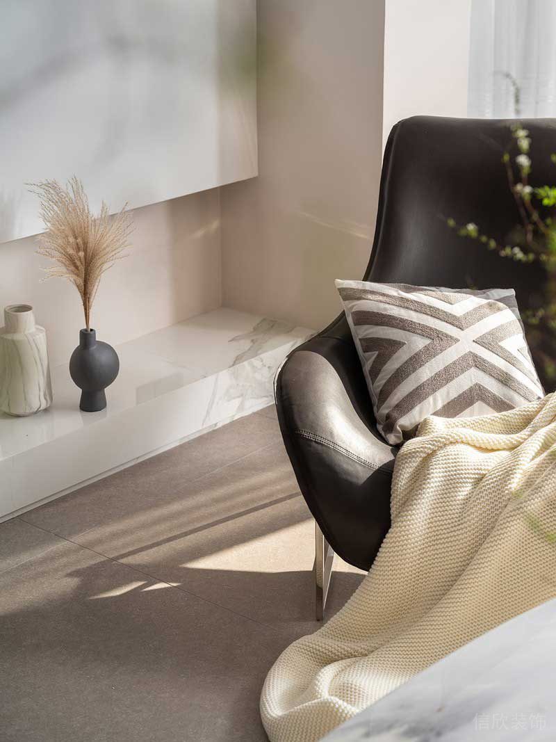 深圳龍崗北歐輕奢風家庭新房裝修設(shè)計客廳單人沙發(fā)