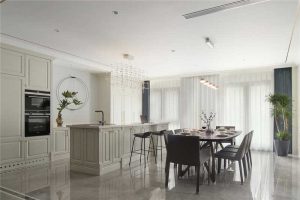 深圳鹽田區(qū)意式輕奢新房設計裝修工程案例餐廚效果圖