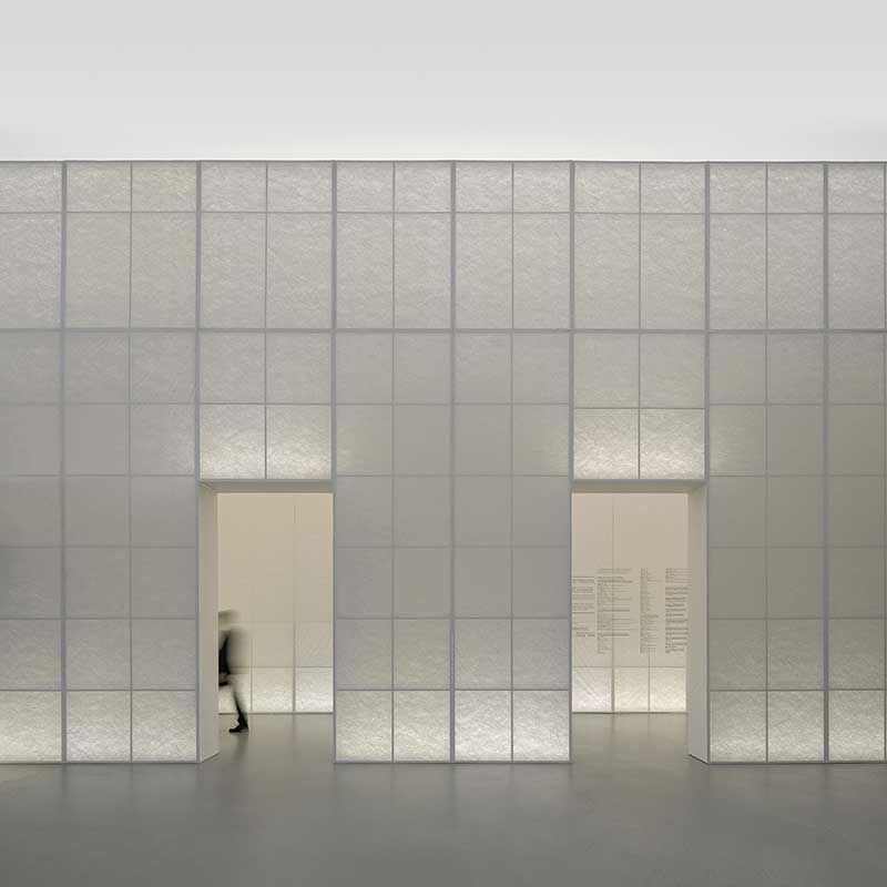 深圳南山區(qū)服裝展廳裝修設計墻面