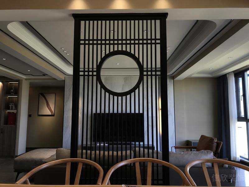 深圳市羅湖區(qū)新中式家庭住房舊房改造格柵屏風(fēng)完工實景圖