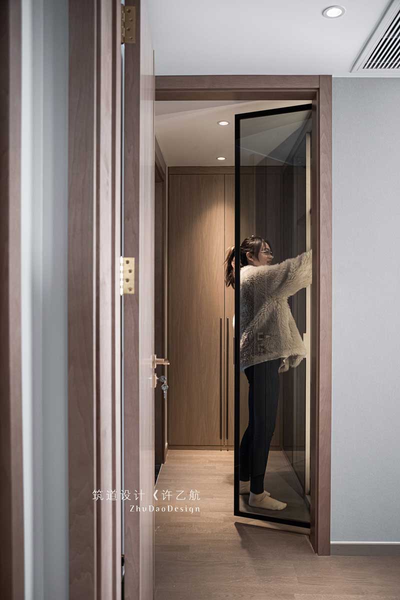 深圳龍華區(qū)觀瀾家居裝修實(shí)景拍攝衣帽間