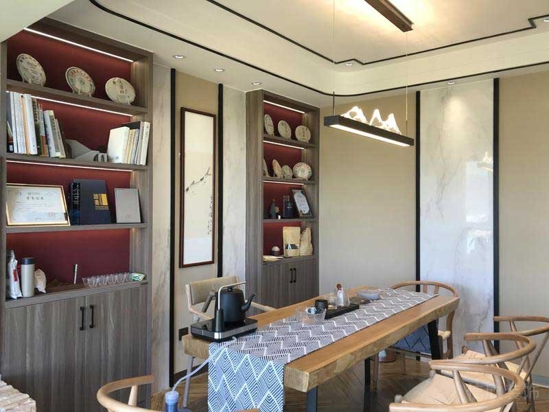 深圳市羅湖區(qū)新中式家庭住房舊房改造茶藝區(qū)完工實景圖