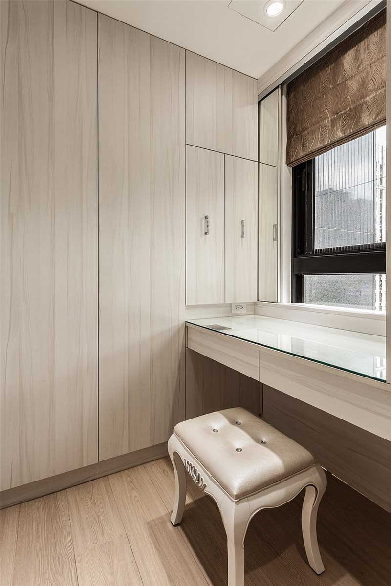 深圳龍華新區(qū)簡歐風(fēng)格家居裝修設(shè)計主臥梳妝臺