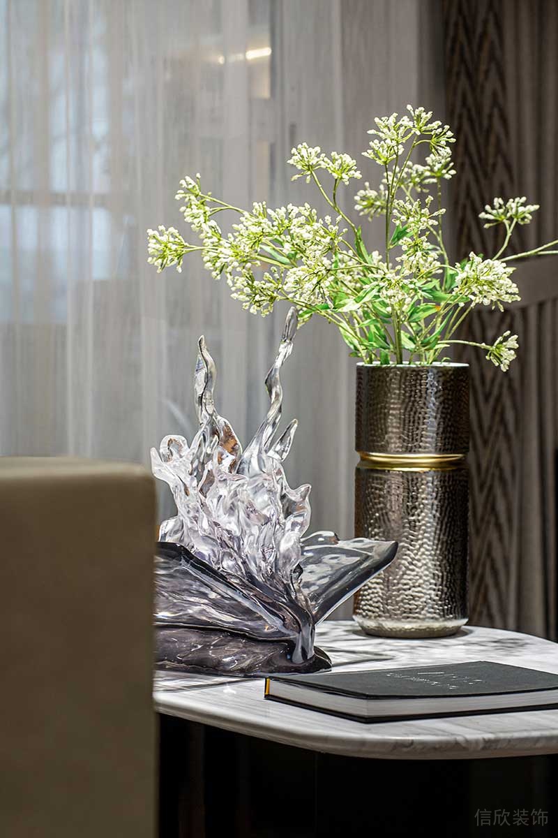 深圳鹽田區(qū)現(xiàn)代輕奢風(fēng)家庭住房裝修設(shè)計案例飾品