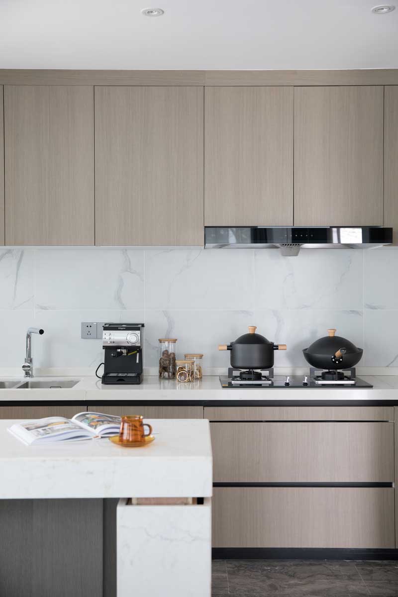 深圳鹽田現(xiàn)代輕奢家居裝修設(shè)計開放式廚房