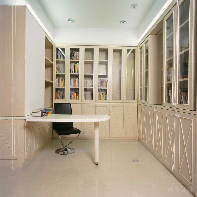 深圳寶安區(qū)現(xiàn)代風(fēng)格家庭簡單裝修實景圖工作區(qū)