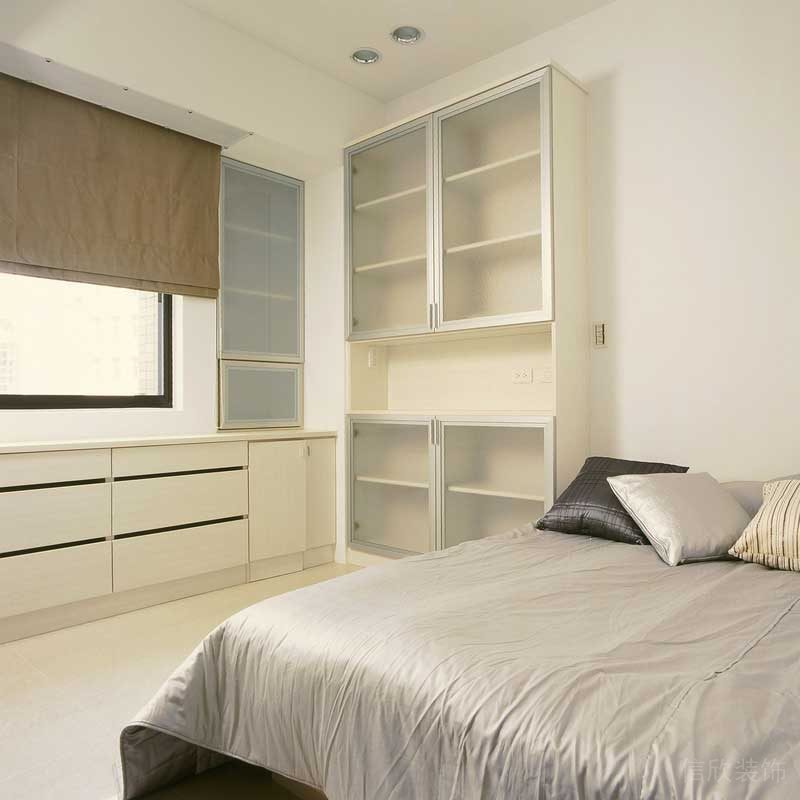 深圳寶安區(qū)現(xiàn)代風(fēng)格家庭簡單裝修實景圖主臥睡床