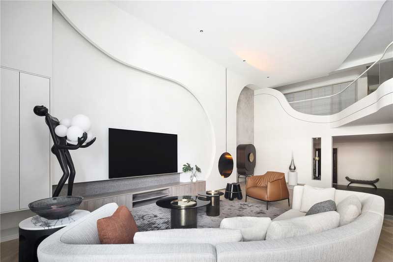 深圳龍華區(qū)現(xiàn)代中式風(fēng)格舊房裝修改造完工后實景圖客廳電視背景墻