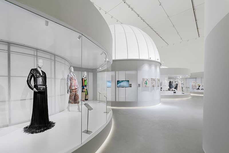 深圳南山區(qū)服裝展廳裝修設計大區(qū)