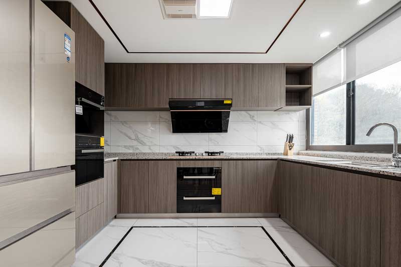 深圳羅湖區(qū)現(xiàn)代輕奢風(fēng)家居裝修設(shè)計廚房