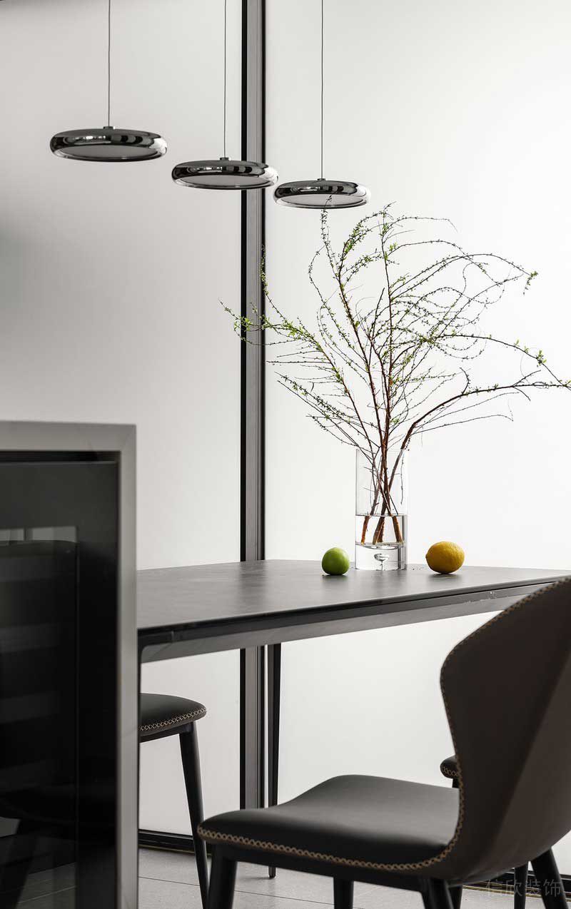 深圳龍崗北歐輕奢風(fēng)家庭新房裝修設(shè)計(jì)餐廳燈具