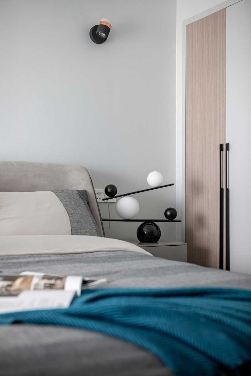 深圳羅湖區(qū)現(xiàn)代輕奢風(fēng)家居裝修設(shè)計次臥床品