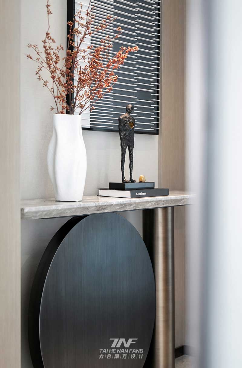 深圳龍華新中式家庭住宅裝修玄關(guān)軟裝陳設(shè)