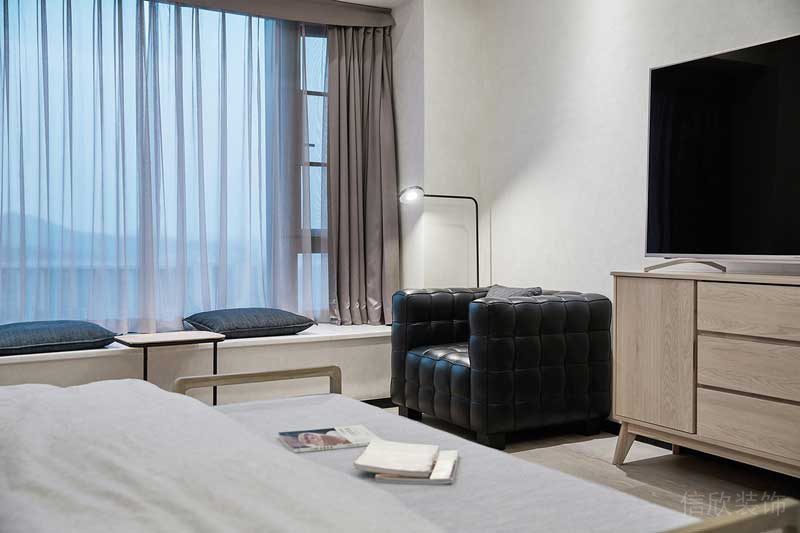 深圳龍崗區(qū)黑白灰極簡(jiǎn)風(fēng)家居裝修竣工實(shí)景圖主臥家具