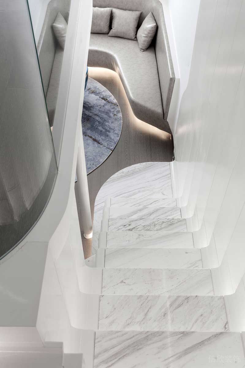 深圳寶安現(xiàn)代白色調家庭裝修案例客廳沙發(fā)藏光