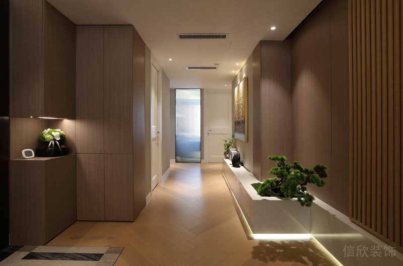 深圳羅湖區(qū)現(xiàn)代輕奢風(fēng)200平方家庭住房裝修起居室過道