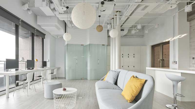 深圳寶安區(qū)淺色系簡約風(fēng)格辦公室裝修公共工作臺