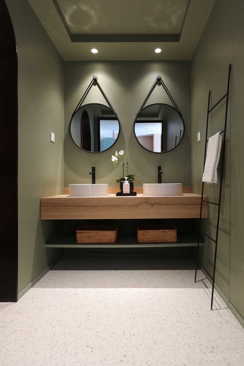 衛(wèi)生間雙人洗手臺(tái)吊掛圓鏡