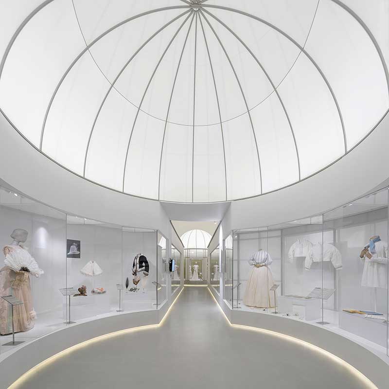 深圳南山區(qū)服裝展廳裝修設計展示區(qū)