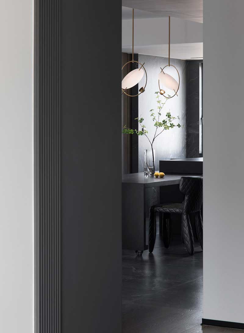 深圳鹽田美式極簡風(fēng)家庭新房裝修工程案例餐廳綠植